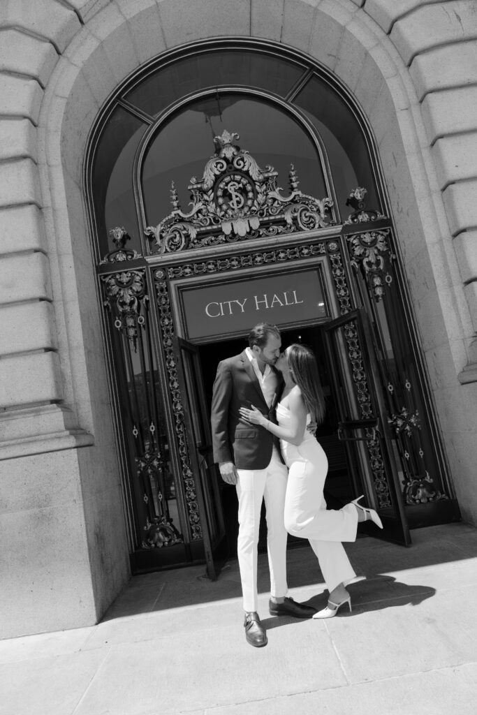 san francisco city hall engagement photoshoot