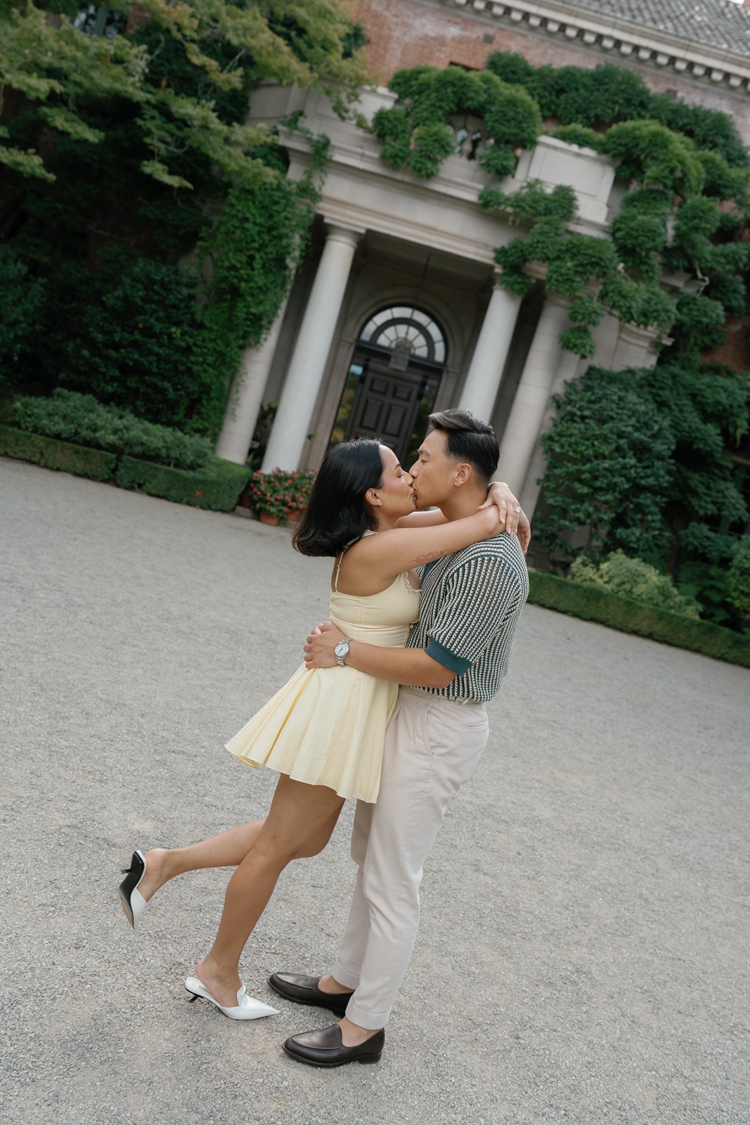 Couple kisses at Filoli Gardens engagement photos