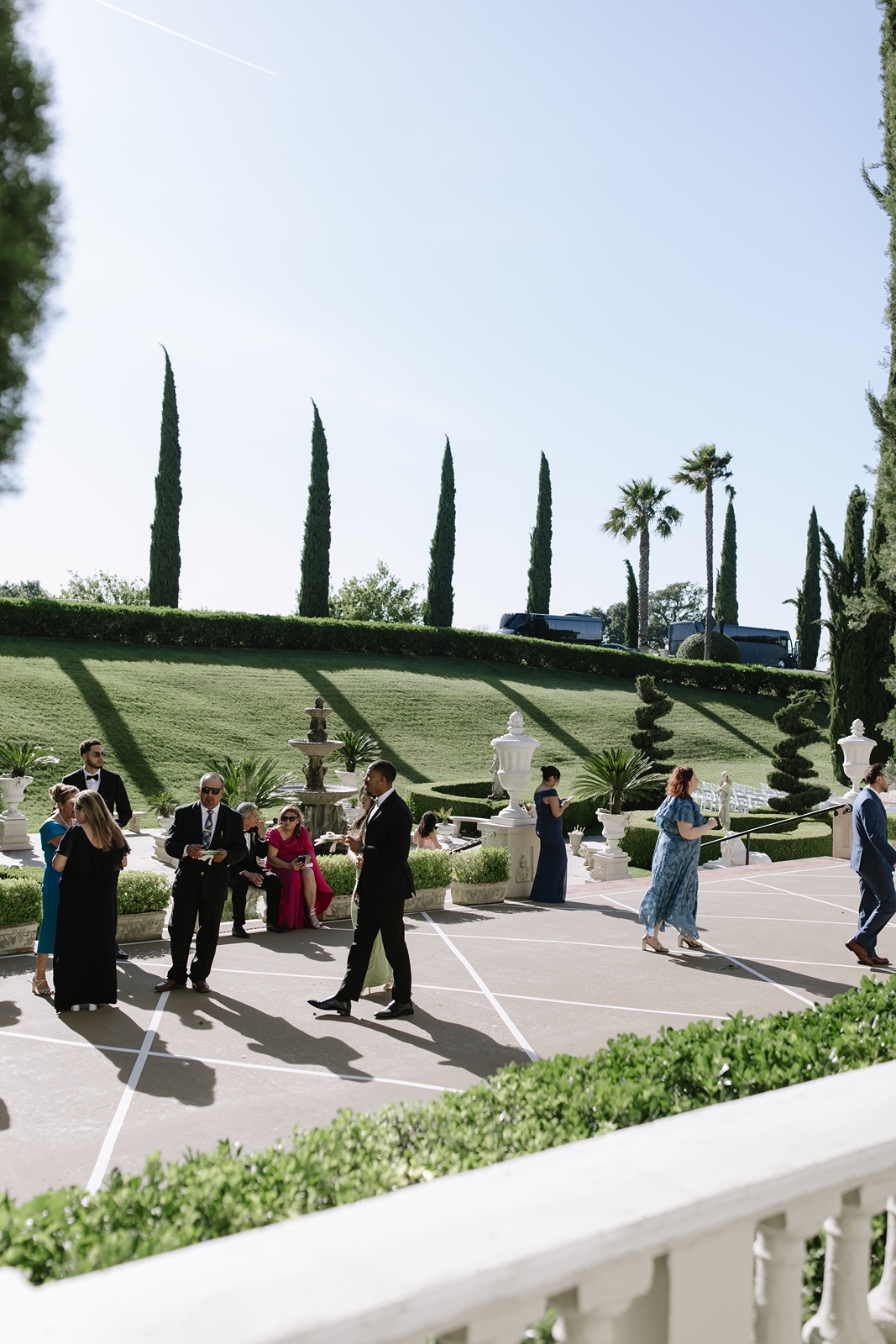 Guests enjoy the romantic wedding at Grand Island Mansion