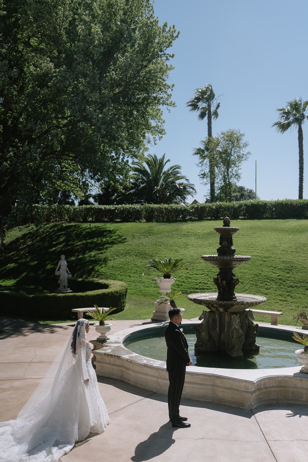Bride and groom have romantic wedding first look at Grand Island Mansion